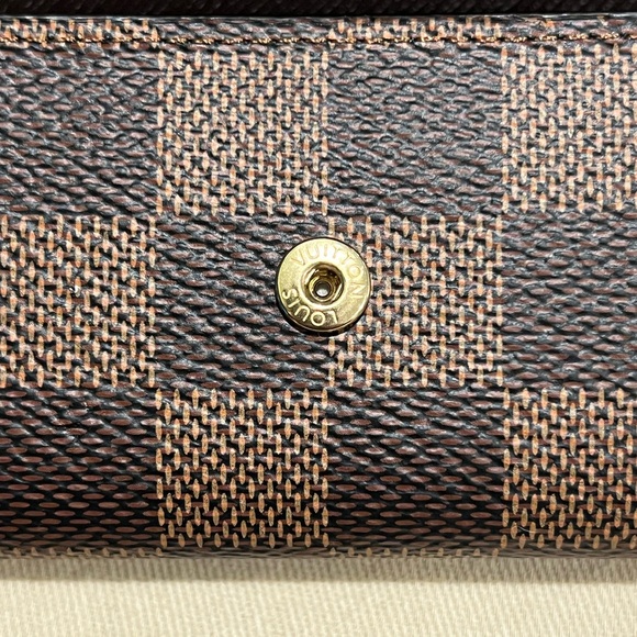 EUC Louis Vuitton 6 Key Holder in Damier Ebene with packaging - Picture 8 of 9